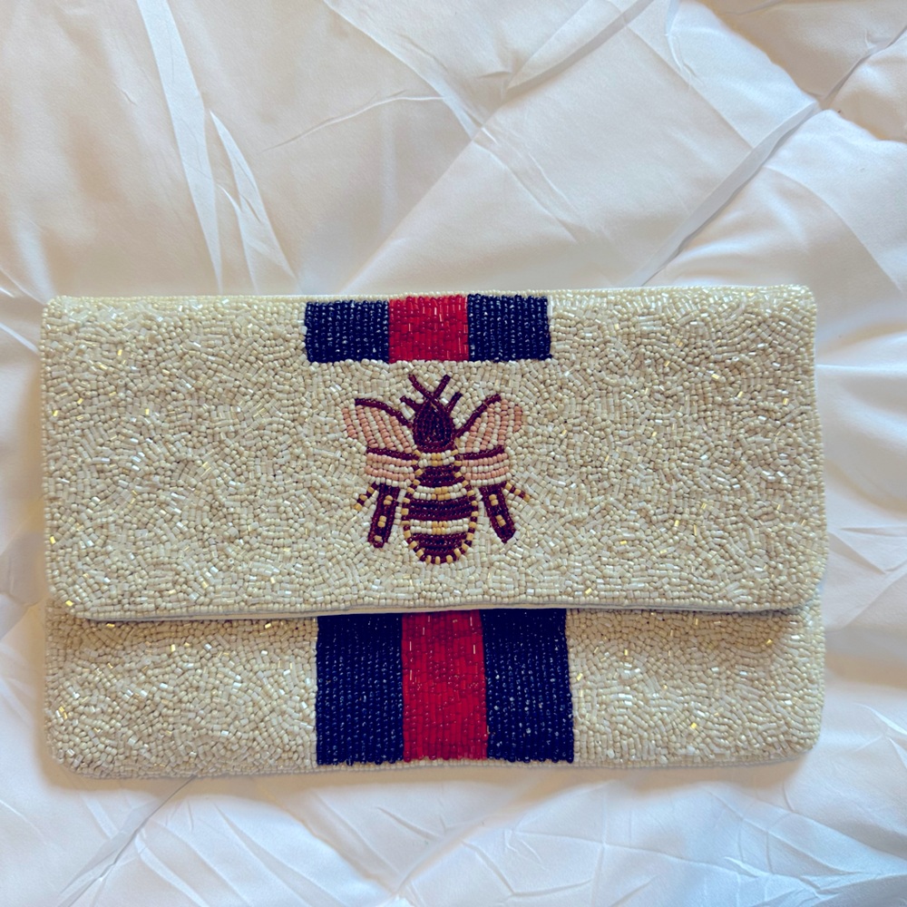 Fun beaded Bee purse! 🐝